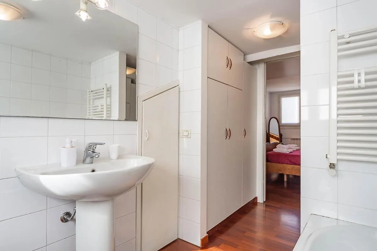 Central Station 10 Min Private Terrace Skyview 6 Pax 밀라노 아파트