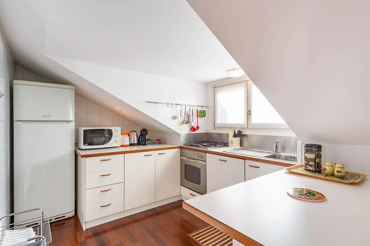 Central Station 10 Min Private Terrace Skyview 6 Pax 밀라노 아파트